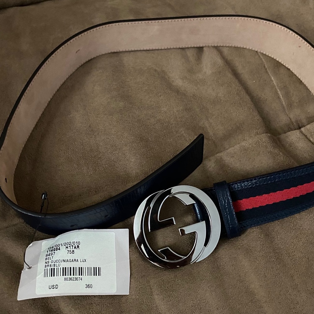 Men’s navy blue Gucci belt